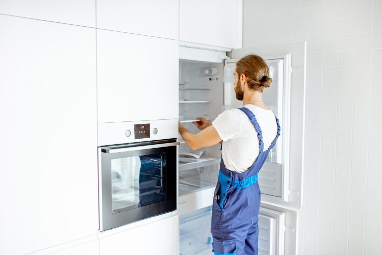 Montare, instalare combina frigorifica incorporabila in Bucuresti si Ilfov